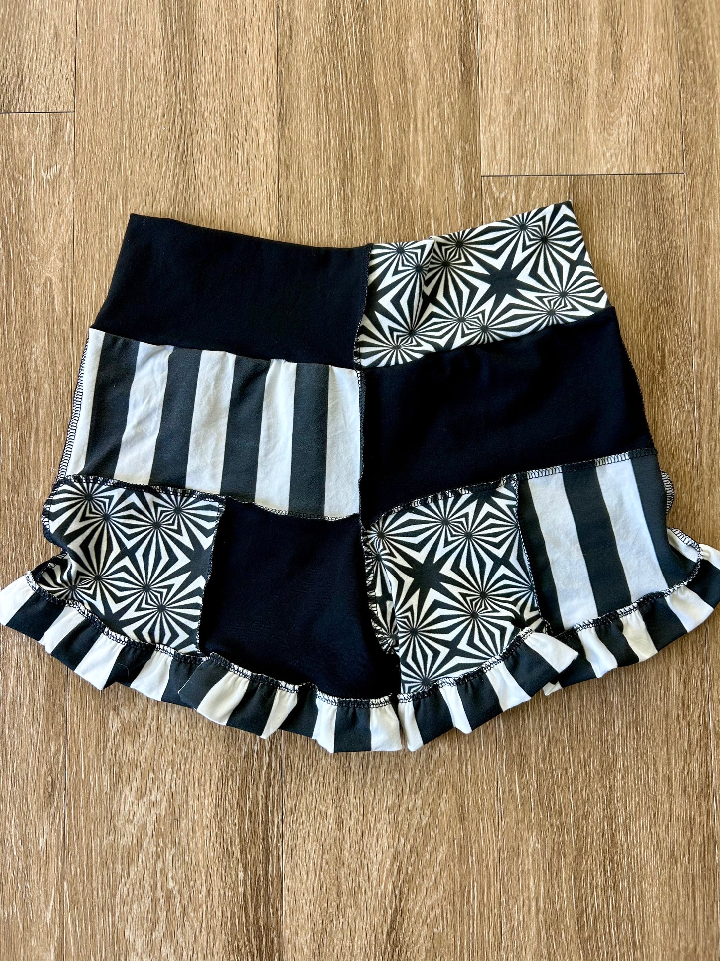 Patchwork Ruffle Shorts (L)