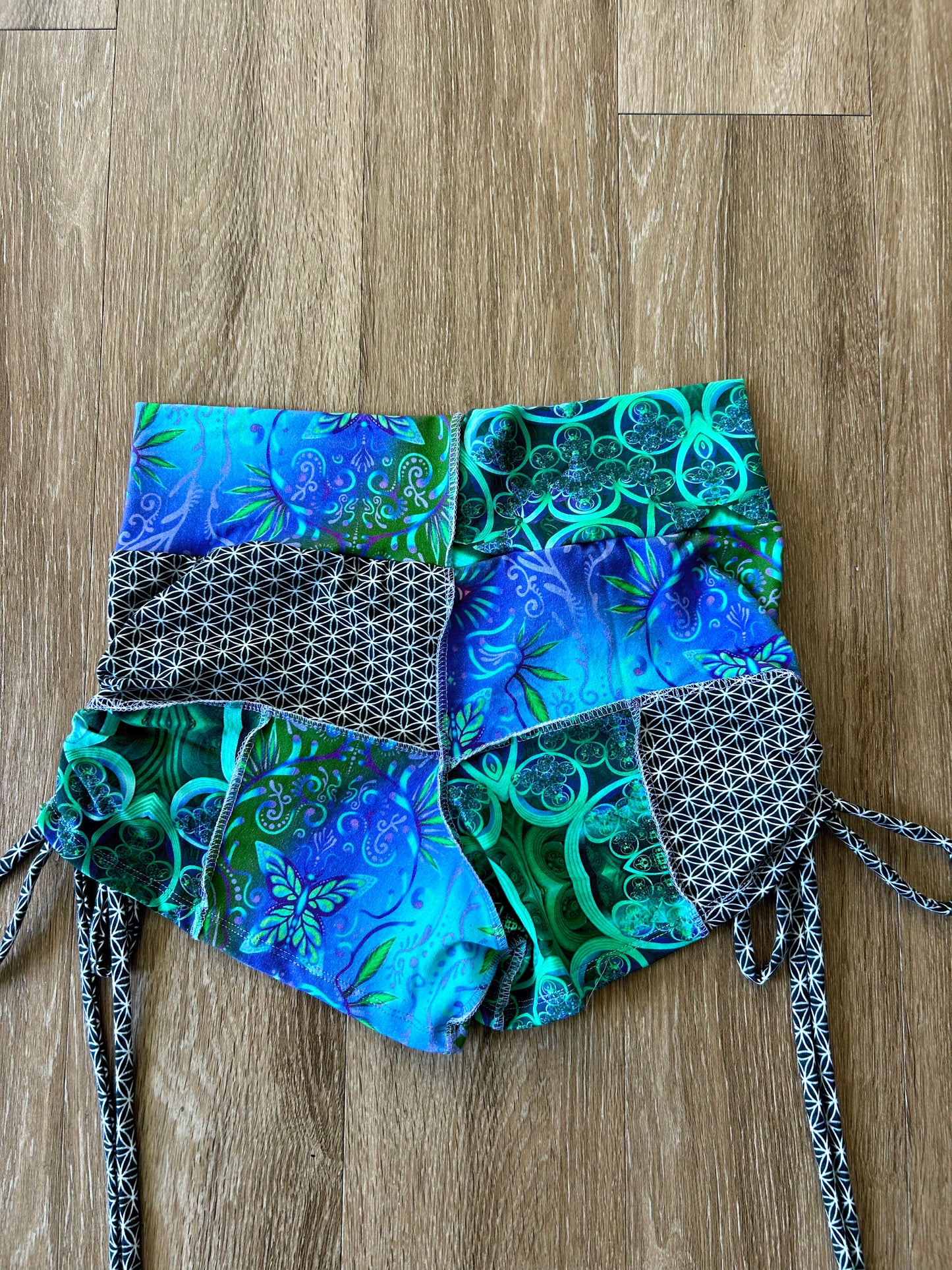 Patchwork Side-Cinched Shorts (L)
